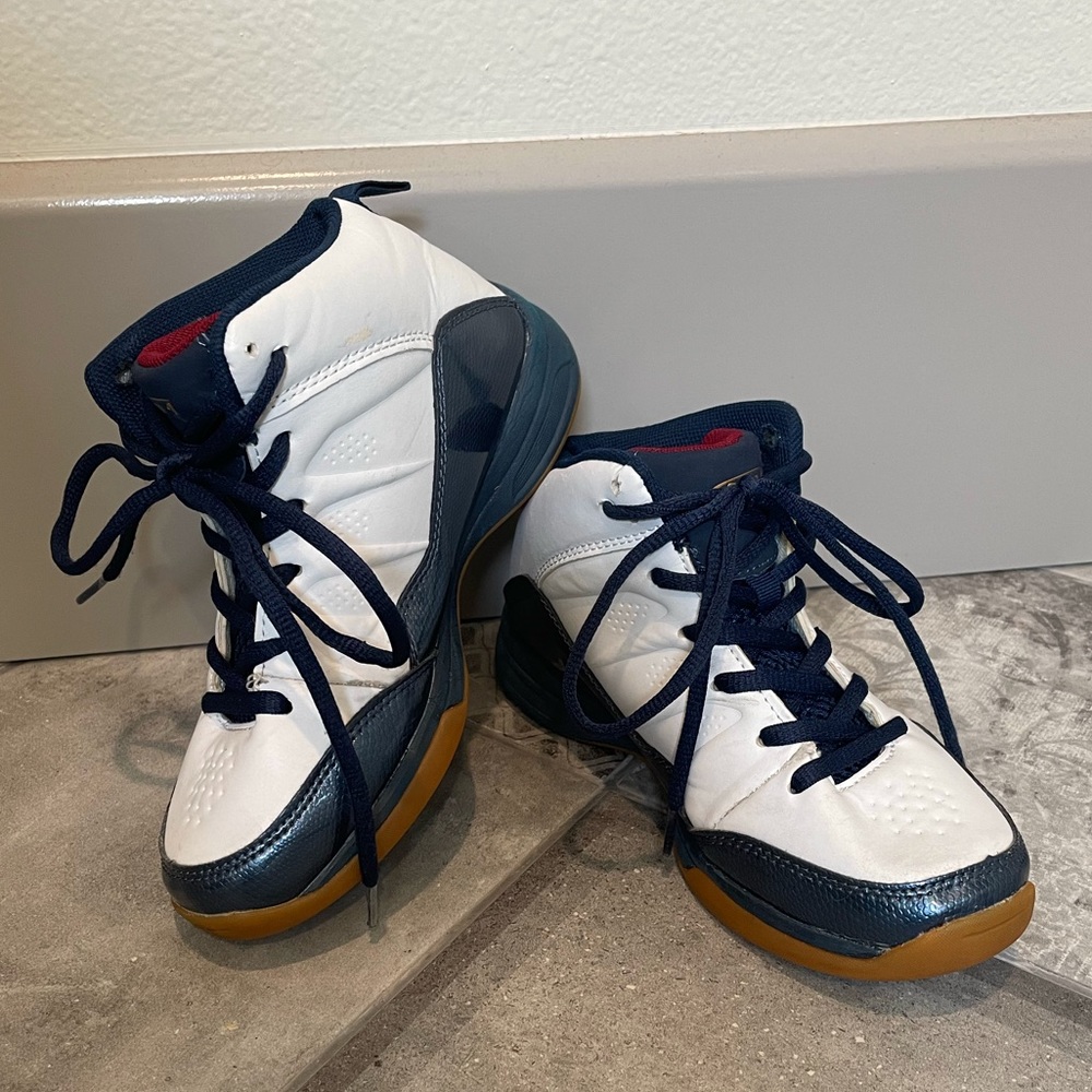 AND1 Boys' Breakout Basketball Shoes - 3